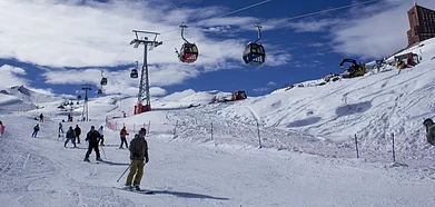 Shutterstock : Gulmarg in the winter months