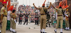 Crowds at the border to watch the parade