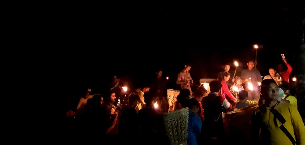 Tourists at the Tea Plucking event 