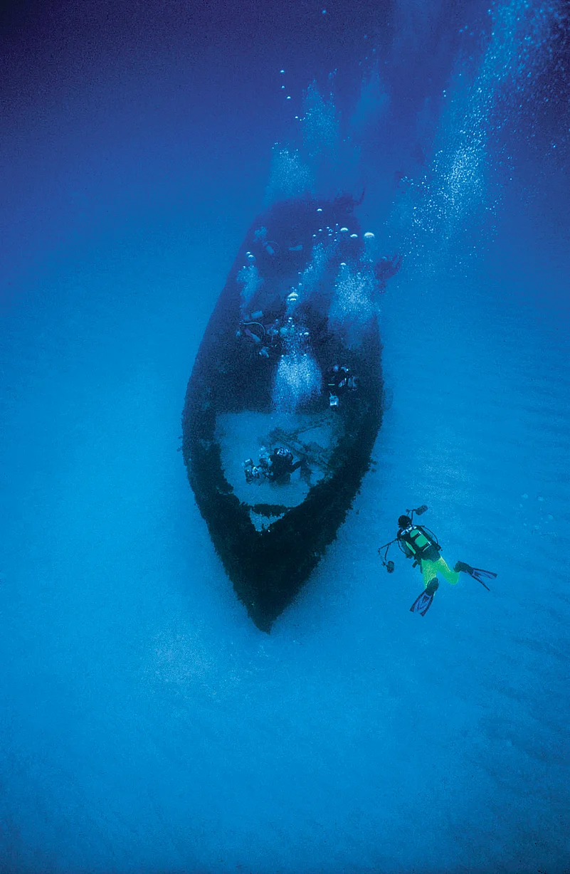 Dive to a ship wreck