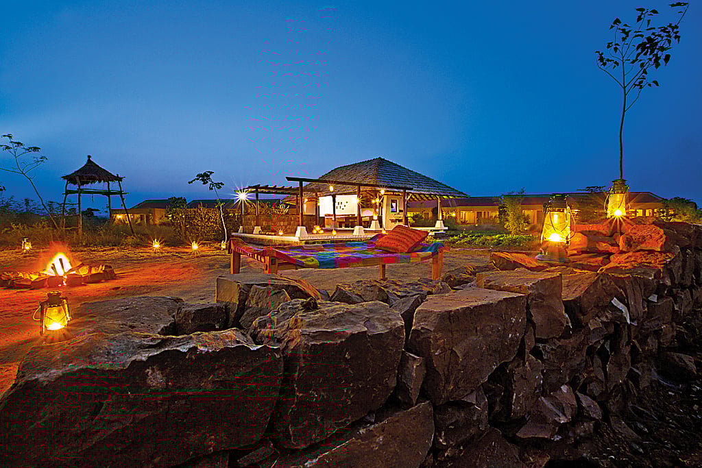 The evening shade compliments the glimmering shine at Svasara