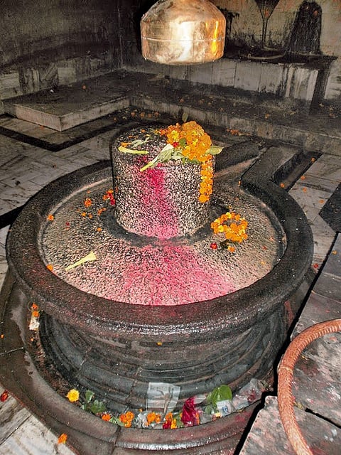 Brahmeshwar Nath is a temple dedicated to Shiva, near Buxar
