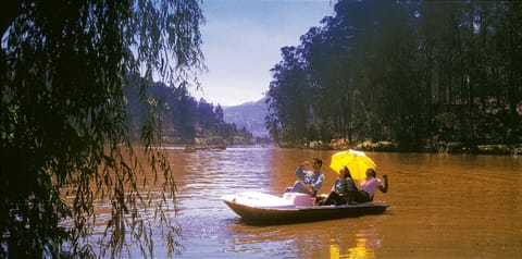 The picturesque Ooty Lake attracts several holidaymakers