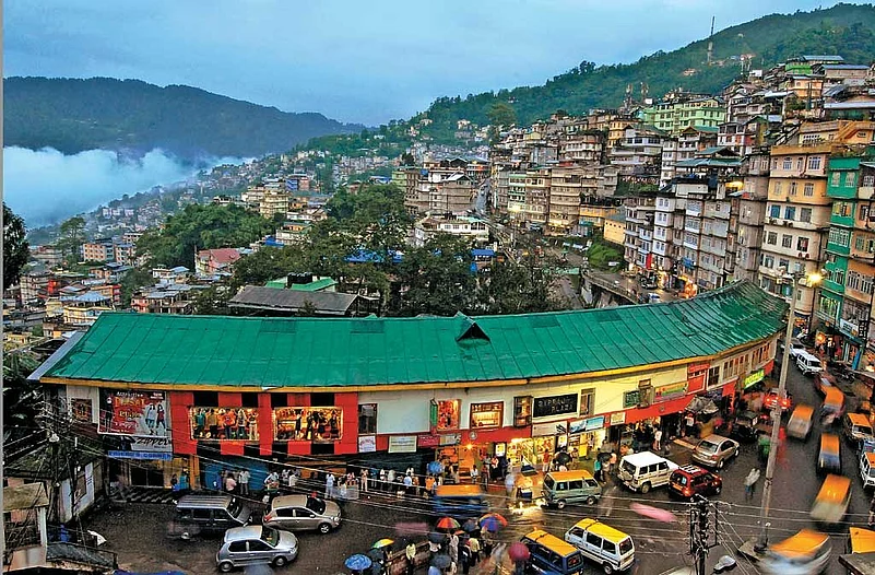 Mist and mountains form the backdrop for Gangtoks Main Bazaar