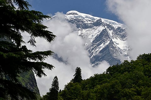 A glimpse of the peak of Hathi Parbat
