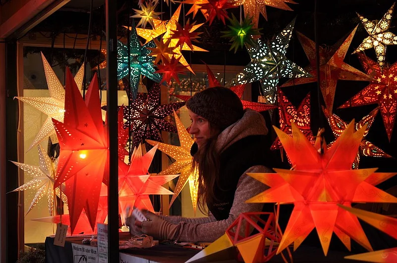 Woman negotiating with customer while selling Christmas lights