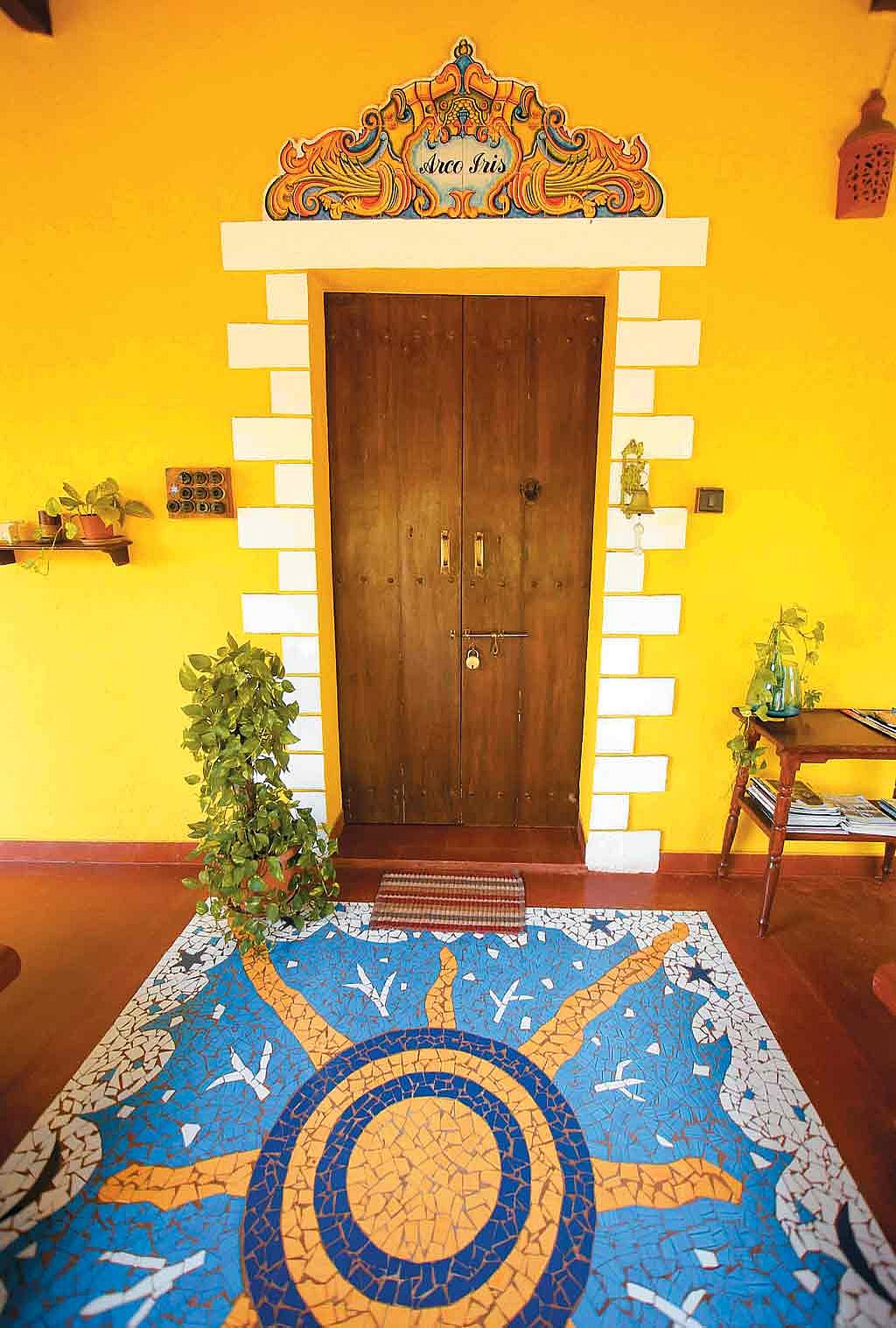The entrance to Arco Iris