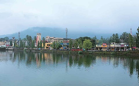 Moti Lake in Sawantwadi sits at the very heart of the town