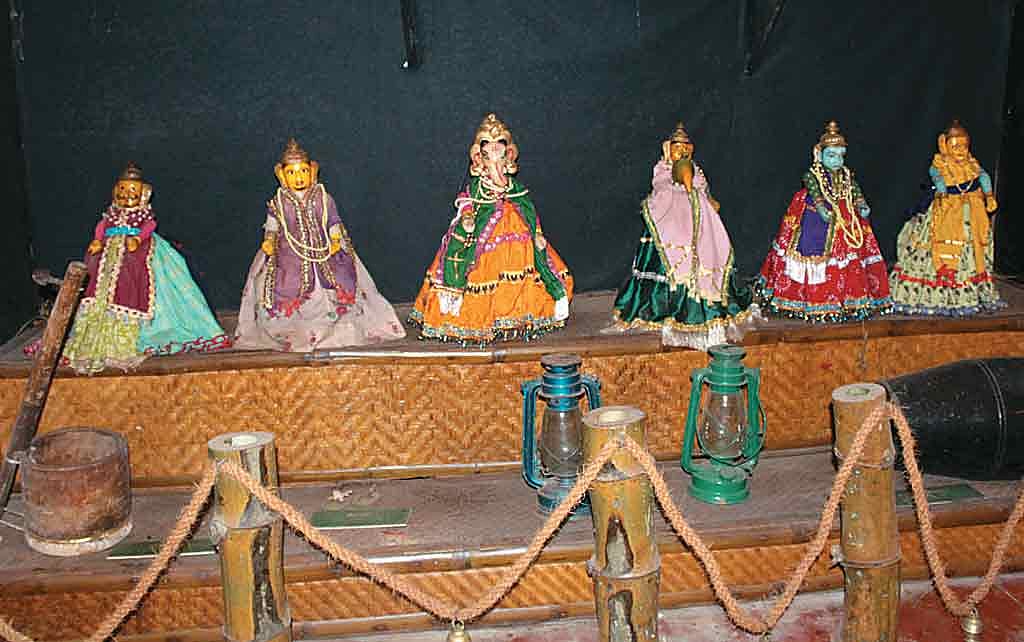Sawantwadi is considered the largest market for wooden toys and models of fruits, crafted by people from the Chittari community,