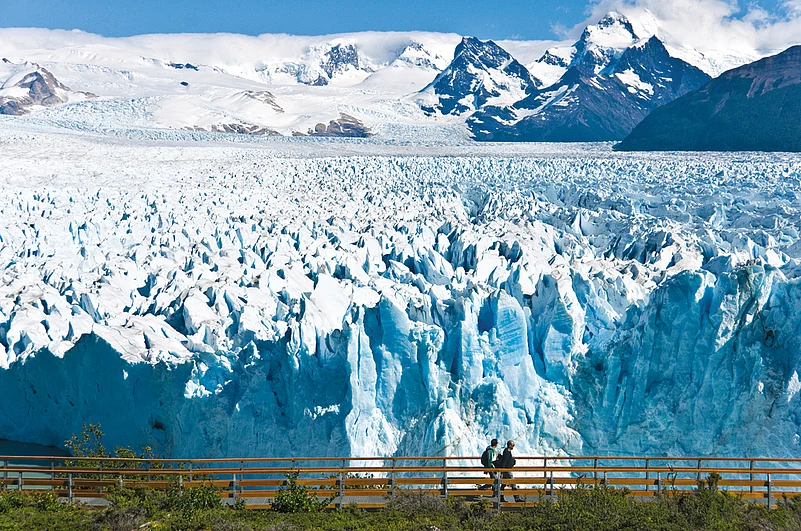 Los Glaciares comprises over 7,000 square kilometres of the Andes ice cap