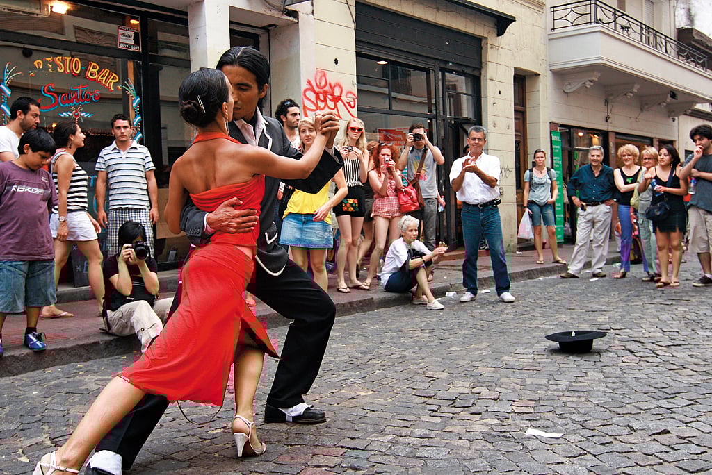 Tango dancers on the streets