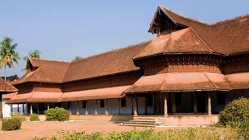 Popularly known as the Palace of Horses, Kuthiramalika Palace Museum is a great example of the Kerala school of architecture