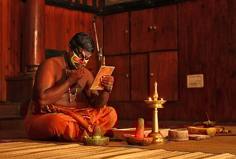 The facial makeup is the most important part of the preparation