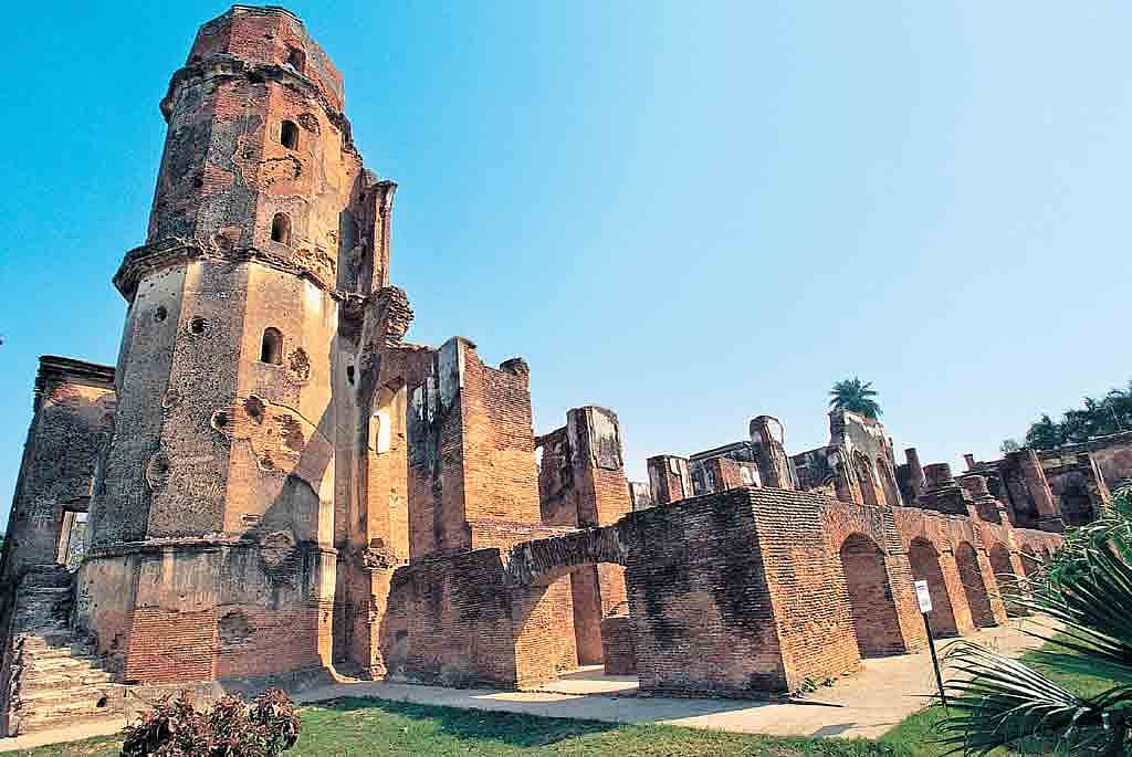 Qaisarbagh was built by Wajid Ali Shah