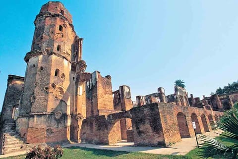 Qaisarbagh was built by Wajid Ali Shah