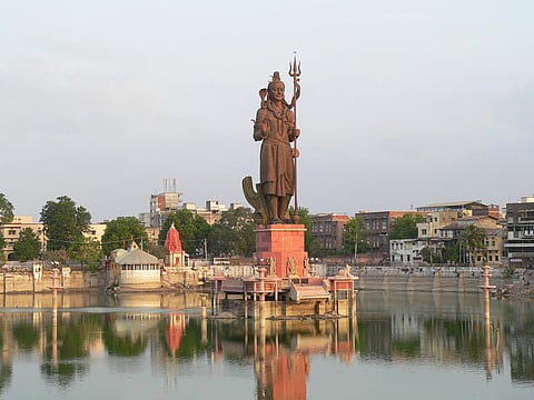Lord Shiva's statue in the middle of the Sursagar lake