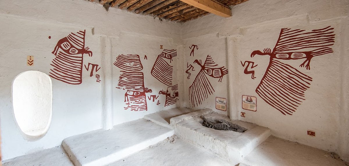 Some of the dwellings still have some remnants of wall paintings
