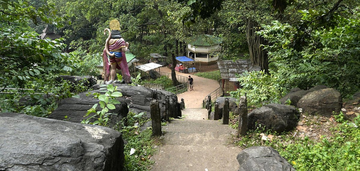 The road to Snaan ghat