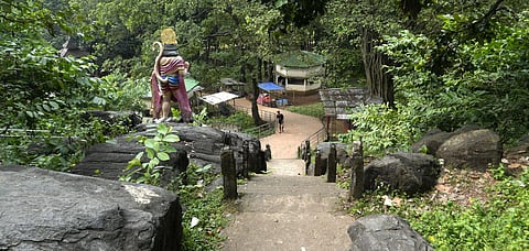 The road to Snaan ghat