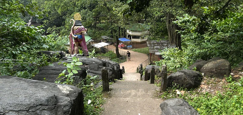 The road to Snaan ghat