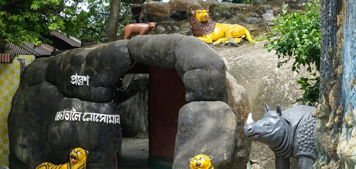 The complex has 14 temples