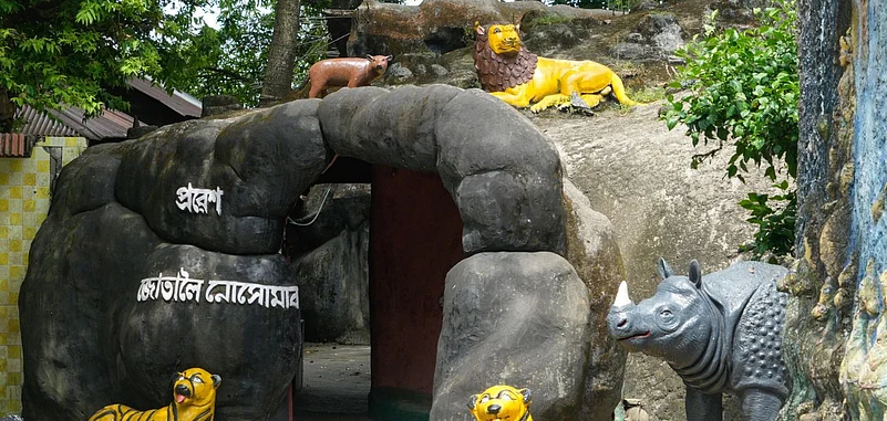 The complex has 14 temples