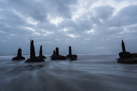 Shivrajpur beach in Gujarat has rock formations along the coast