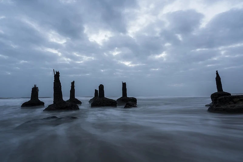 Shivrajpur beach in Gujarat has rock formations along the coast