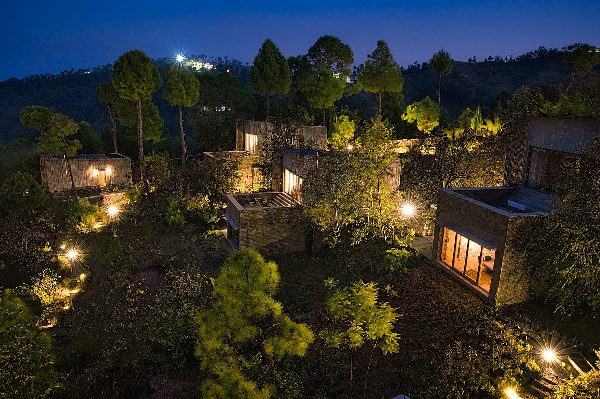 The Kumaon sits on a ridge, surrounded by mountains and forests