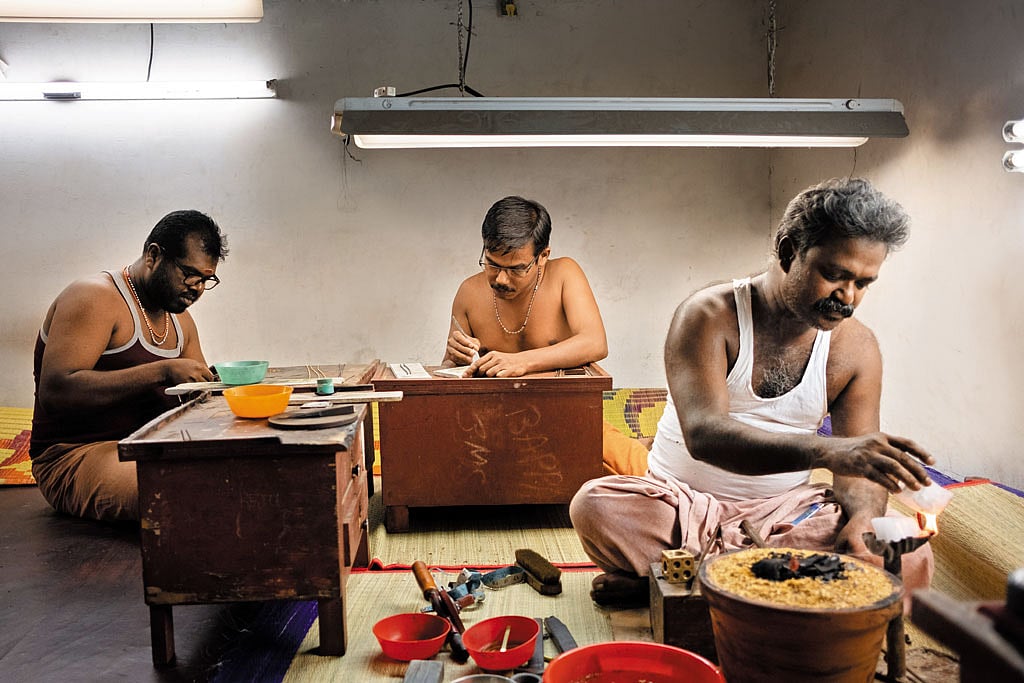 Karigars engrossed in work