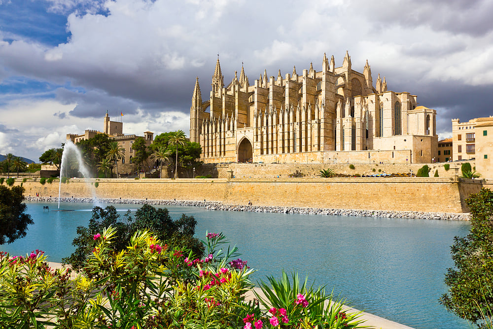 Palma de Mallorca is a beautiful seaside capital city with cultural attractions. 
