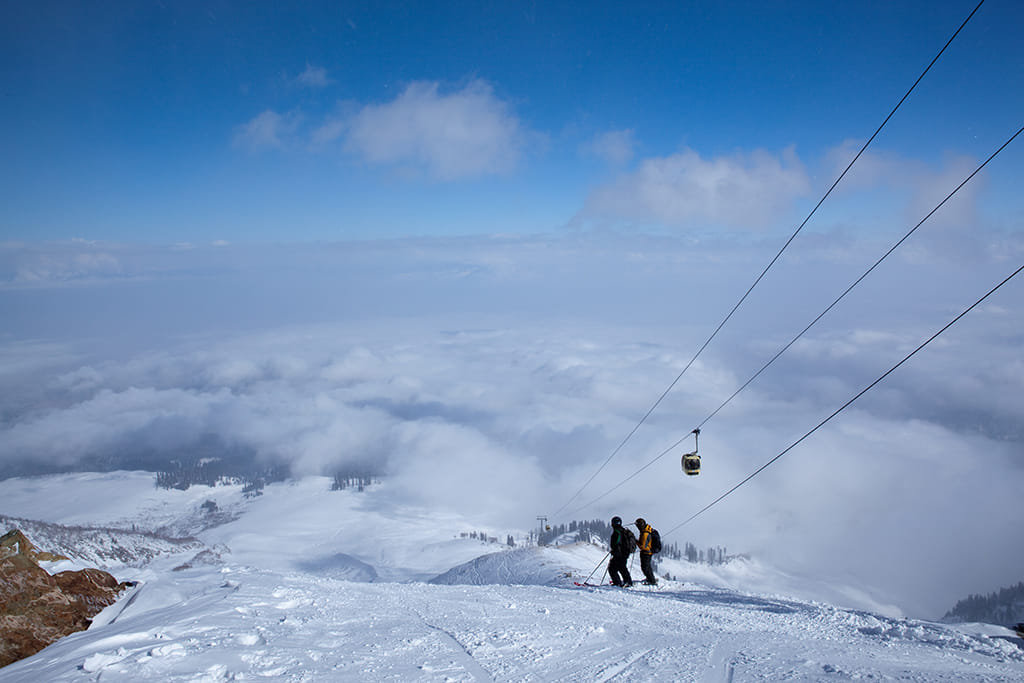 Gulmargs beauty attracts skiers from across the country 
