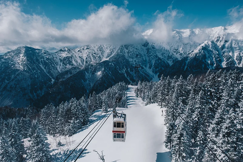 Ropeway along the route offer stunning vistas