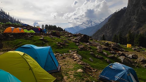 Kheerganga is on the way to Manikaran and Vashisht, both hot springs