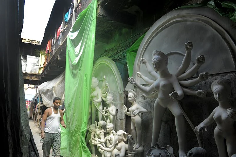 Apart from Kolkata and other cities, the idols reach as many countries in Europe, and the UK and USA for the various Bengali association pujas there