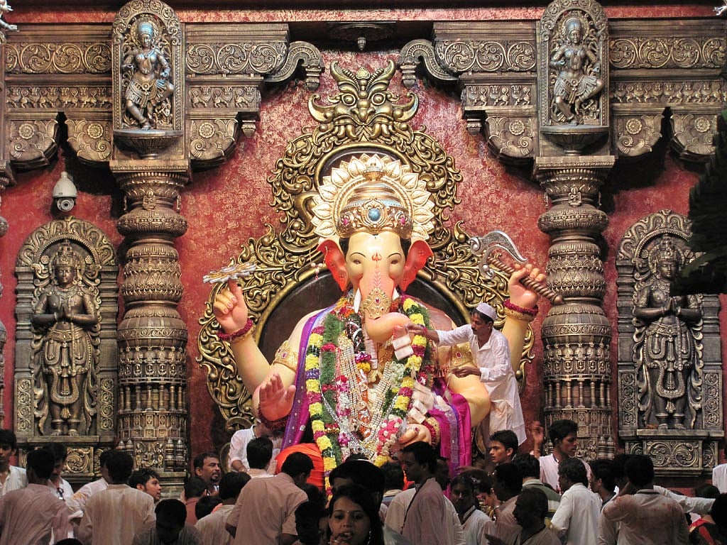Lalbaugcha Raja is revered as the Navsala Pavnara Ganpati or the wish-fulfilling Ganesha