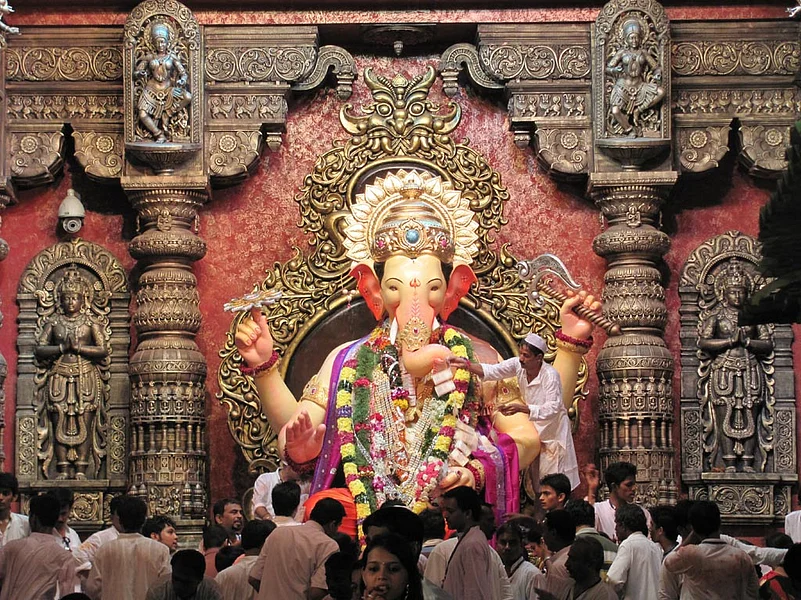 Lalbaugcha Raja is revered as the Navsala Pavnara Ganpati or the wish-fulfilling Ganesha