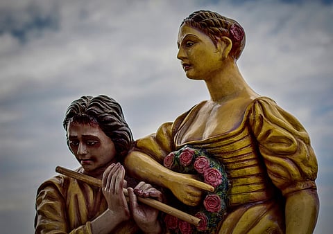 The statue of Magnolia and her peasant lover at Magnolia Point