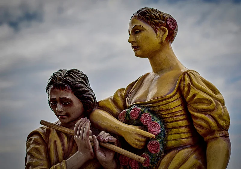 The statue of Magnolia and her peasant lover at Magnolia Point