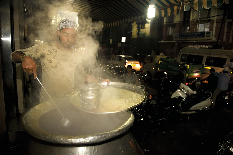 Maqdoom bhais paya shop in Mangalhat