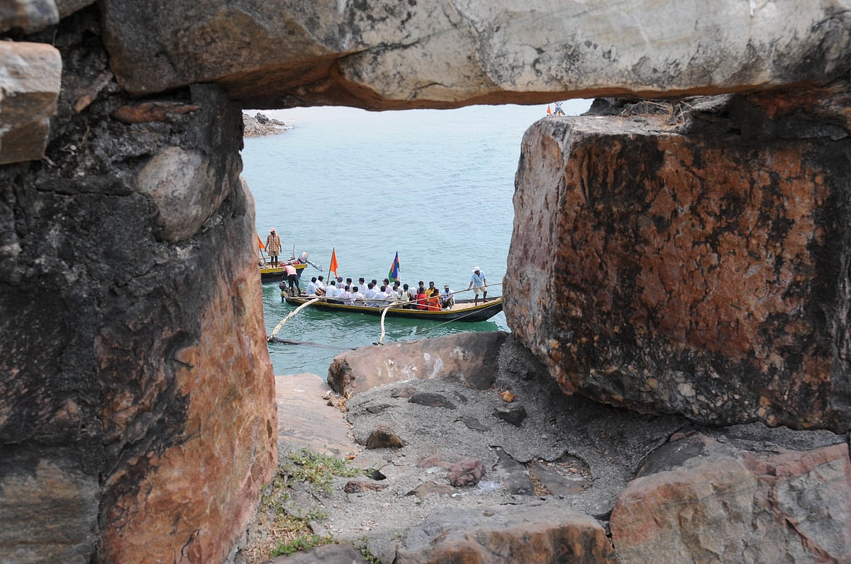 Sindhudurg Fort is built on an island 