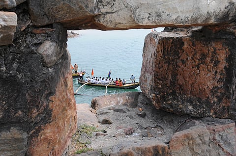Sindhudurg Fort is built on an island 