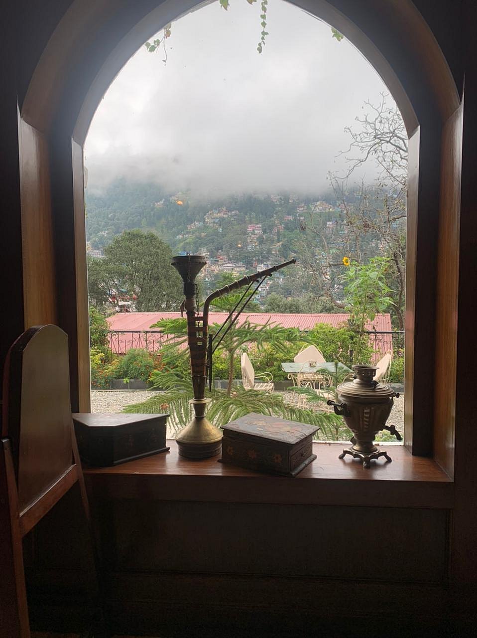 The Stella Bar offers cocktails and hookah