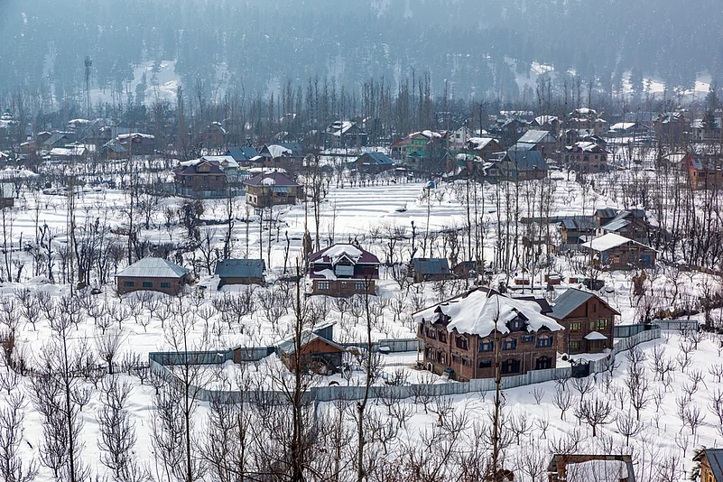 Sonmarg, at an altitude of 2,740 metres, is known as the ‘Meadow of Gold’