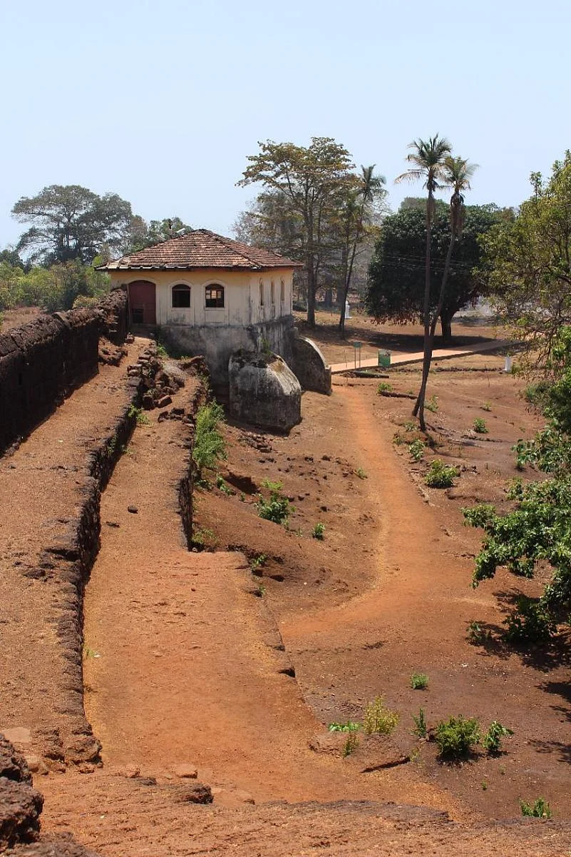 Way to Cabo De Rama fort