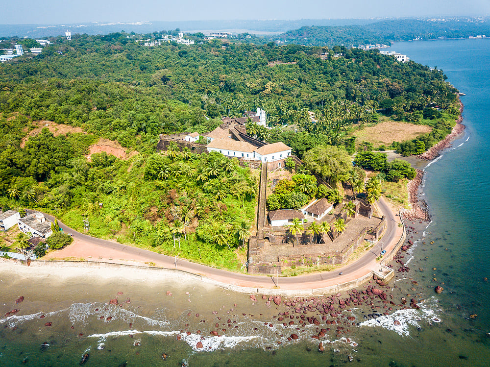 Reis Magos Fort perched along the cliff