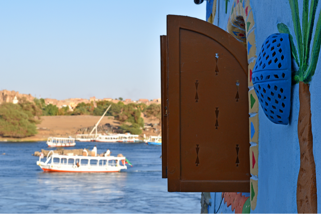 You will be taken from Aswan to the Nubian villages by either a felucca or a modern boat