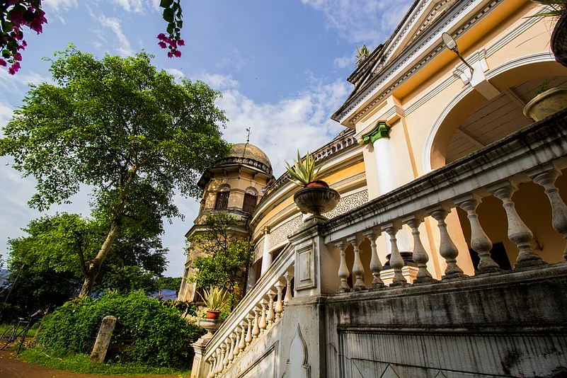 The Jhargram Palace reflects the Indo-Saracenic style of architecture