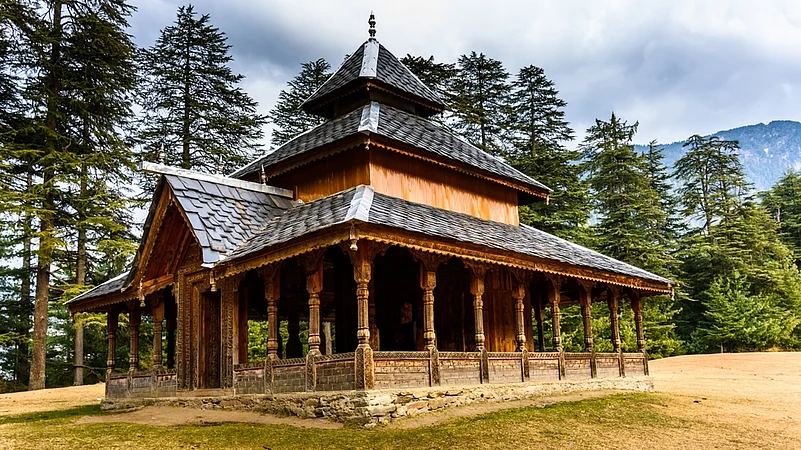 hangchul Mahadev Temple features fine wooden carvings