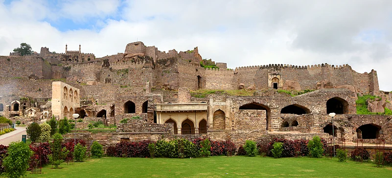 Golconda Forts history goes back to early 13th century